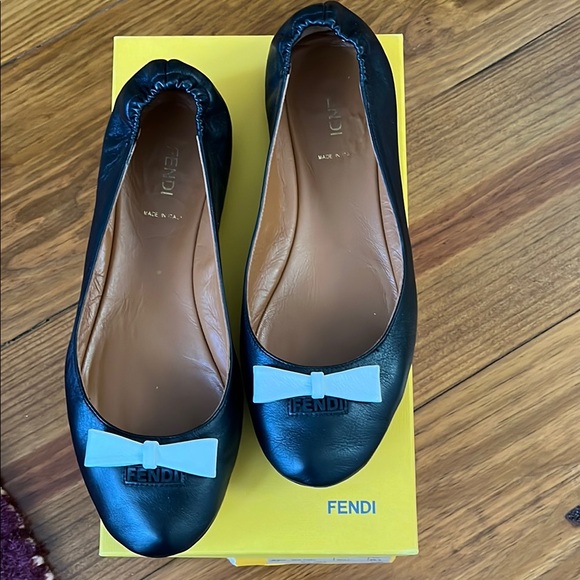 Fendi ballet flats, like new and barely worn. - Picture 4 of 7